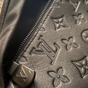 Louis Vuitton DISCOVERY BUMBAG